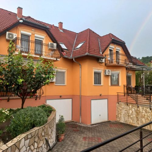 Napsugár Apartman Vonyarcvashegy – Vonyarcvashegy, Ungaria