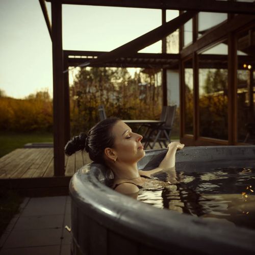 Rezerwat Wielin nad jeziorem (sauna, balia, jacuzzi, basen) – Wielin, Polska