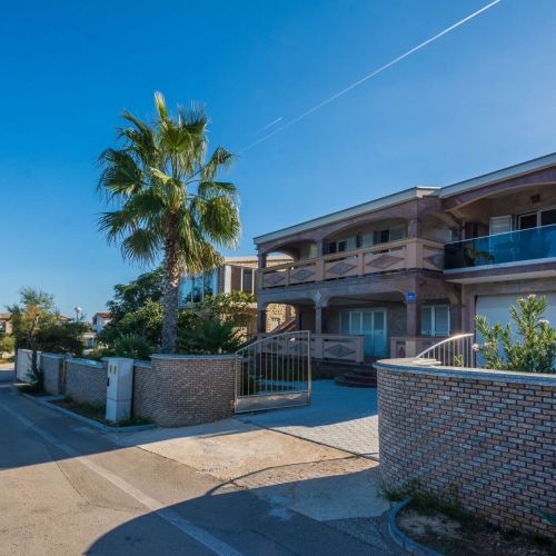 Apartments Weiss Vir