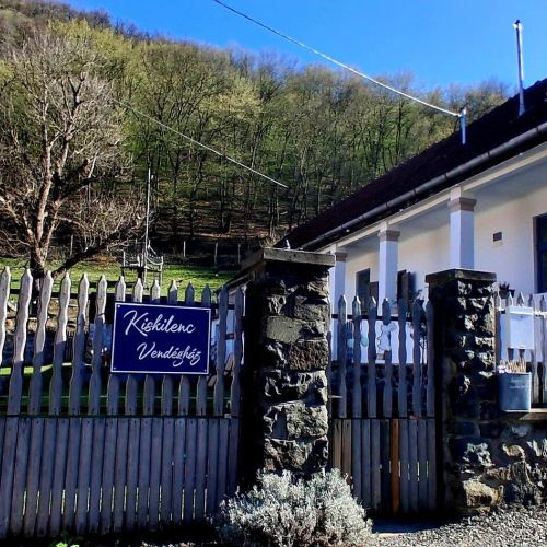 Kiskilenc Vendégház Szarvaskő – Szarvaskő, Ungaria