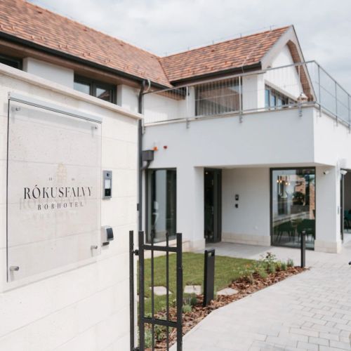 Rókusfalvy Borhotel Etyek – Etyek, Ungaria