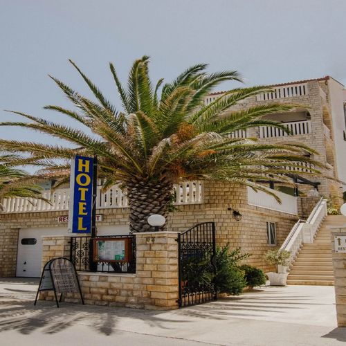 Hotel Vila Tina Arbanija