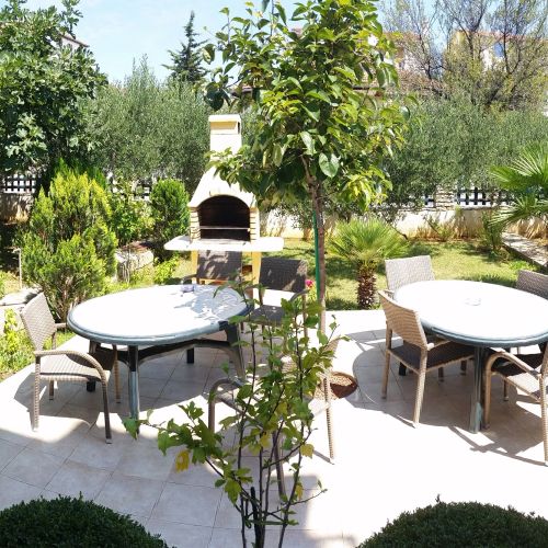 Apartments And Rooms With Parking Space Vodice - 4164