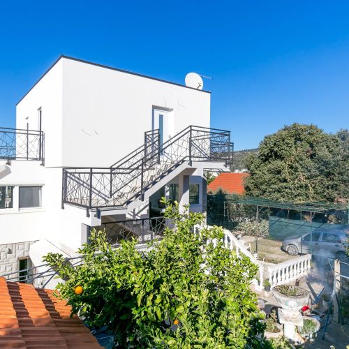 Family Friendly Seaside Apartments Sevid, Trogir - 19105 Sevid – Sevid, Croația