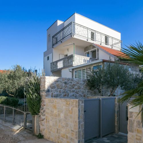 Family Friendly Seaside Apartments Sevid, Trogir - 19105 Sevid – Sevid, Croația