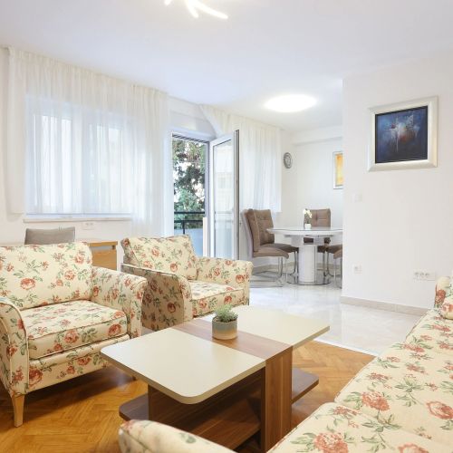 Apartments With WiFi Split - 19143