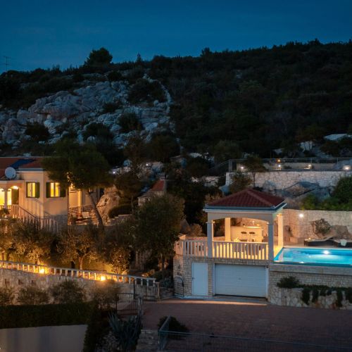 Seaside Luxury Villa With A Swimming Pool Cove Ljubljeva, Trogir - 19259 Ljubljeva – Ljubljeva, Croația