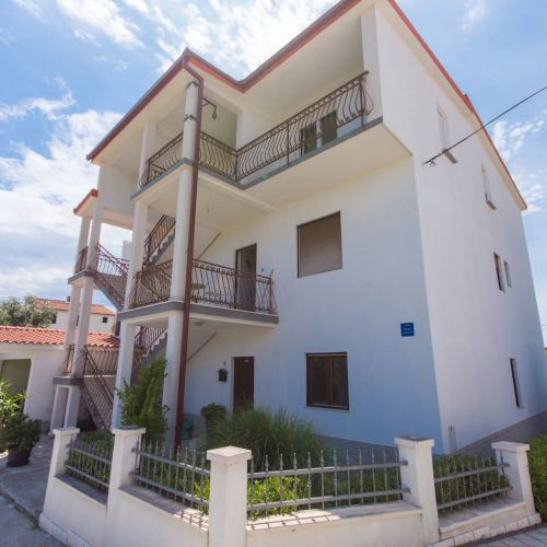 Apartment Lorenzo Seget Donji