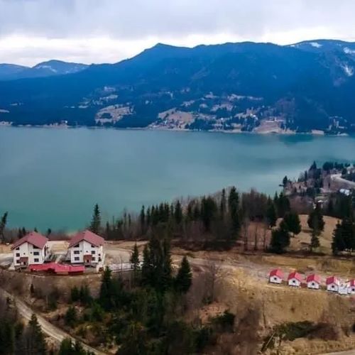 Pensiunea și Căsuțe individuale Farmecul Naturii Colibița