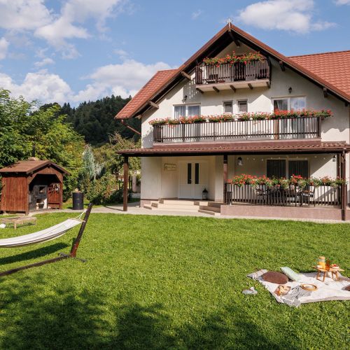 Casa cu Salcâmi Moieciu de Jos