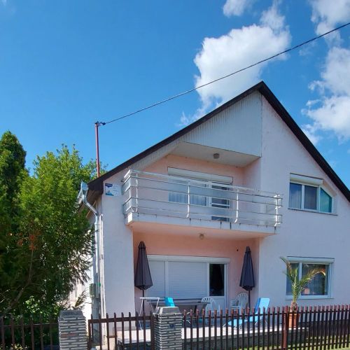 Erika Hàz Balatonfenyves
