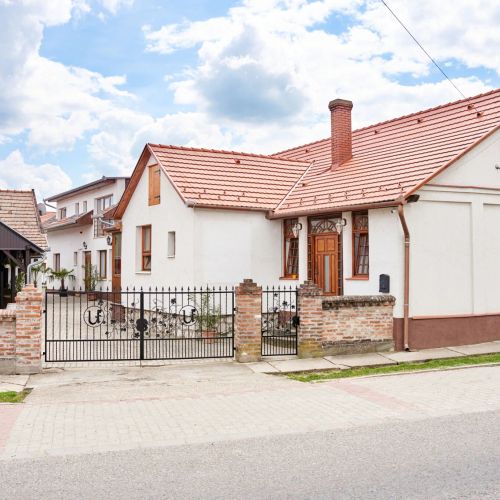 Urszics Családi Panzió Villány