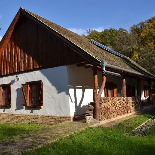 Szentkúti Kunyhó-Ökoház Mucsi