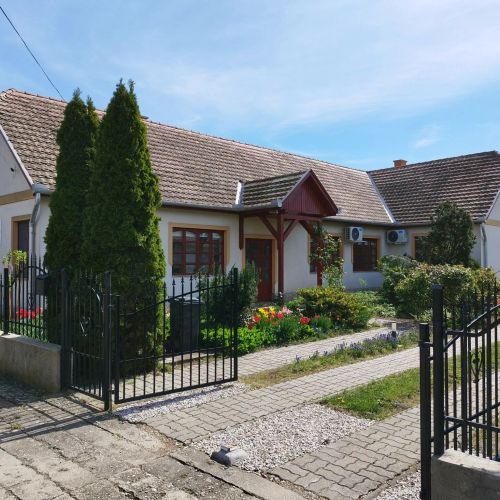 Fehér Tulipán Vendégház Poroszló