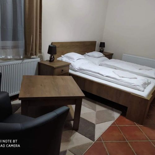 Aranytölgy Panzió Étterem & Kemping Kemence – Kemence, Ungaria