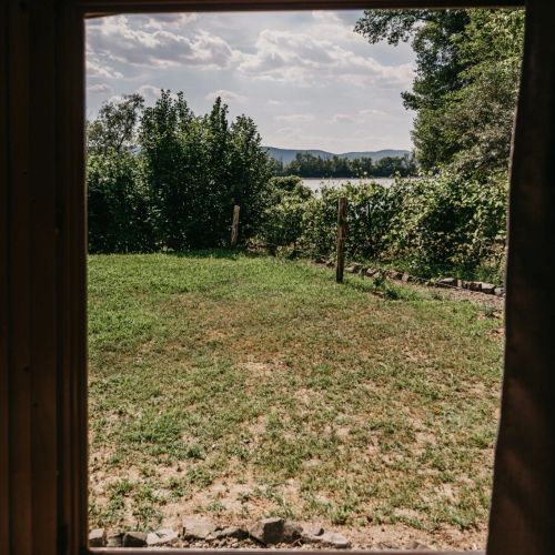 Jurta a Dunaparton Zebegény – Zebegény, Ungaria
