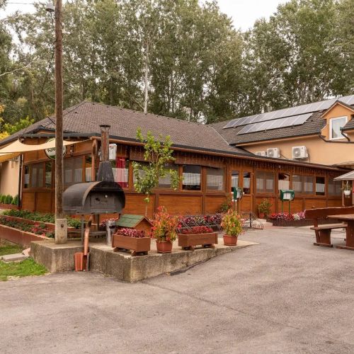 Tiszacsegei Halászcsárda és Panzió Tiszacsege