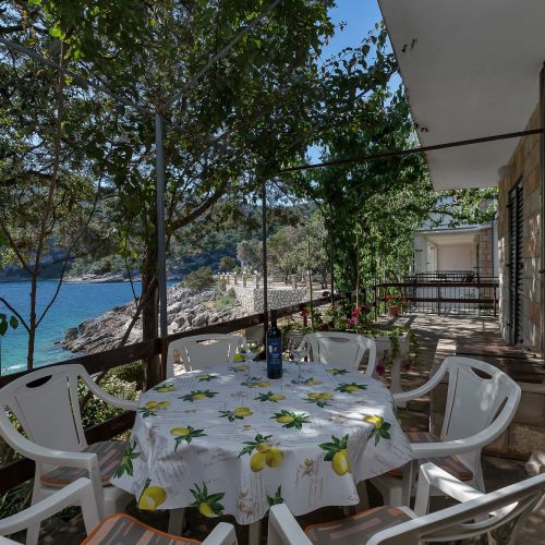House Sea rose Zastrazisce – Zastražišće, Croația