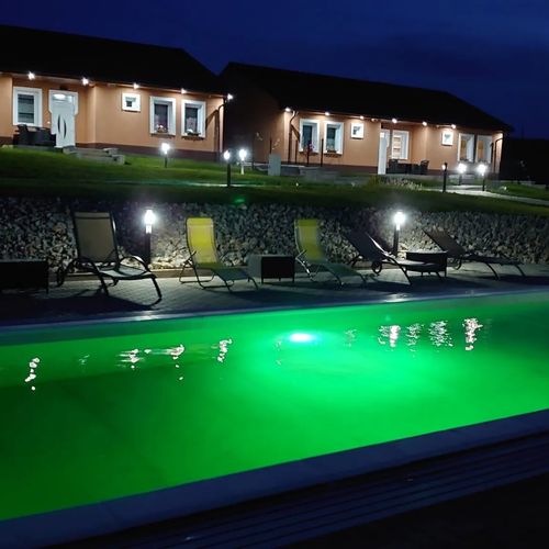 Tiván Vendégházak**** Uppony