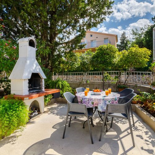 Apartment Close to the beach Stari Grad