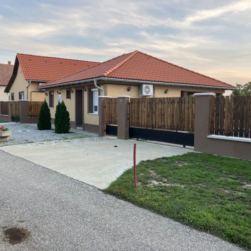 Bagolyvár Vendégház Abádszalók