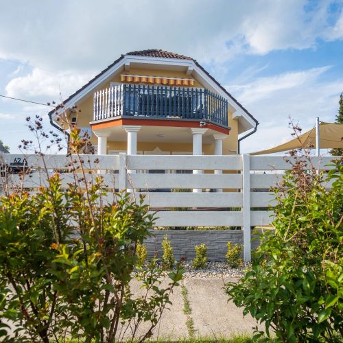 Luxvil Apartman Balatonkeresztúr – Balatonkeresztúr, Ungaria