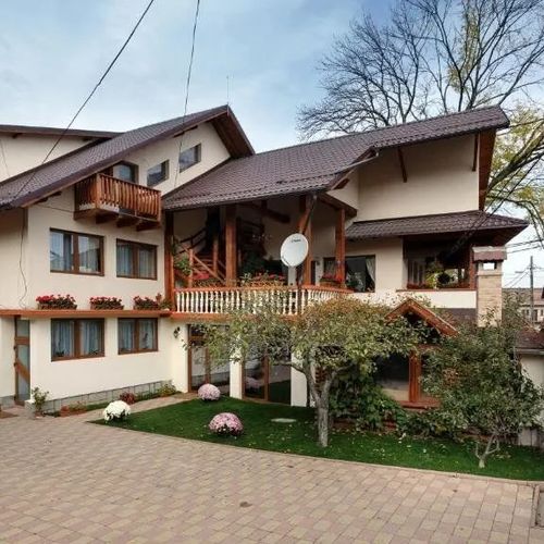 La Colțul Castelului Bran