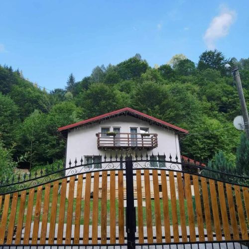 Di&D House Bănița – Comuna Băniţa, România