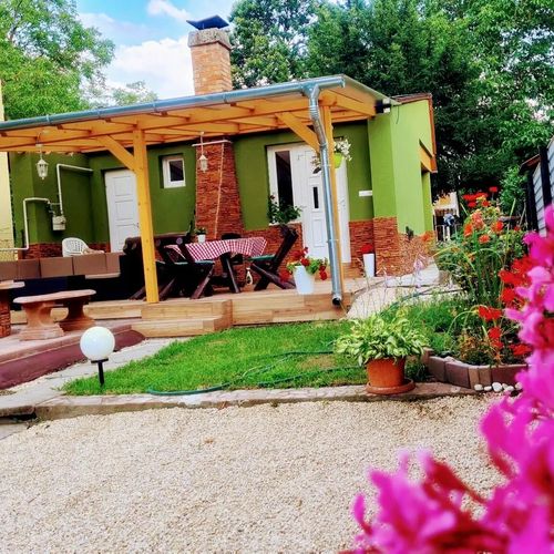 Fióna Kunyhója Apartmanház Gyopárosfürdő