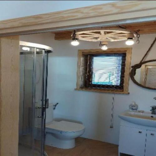 KALINOWY SAD DOMKI z JACUZZI i SAUNĄ MIKOŁAJKI  – Mikołajki, Polska