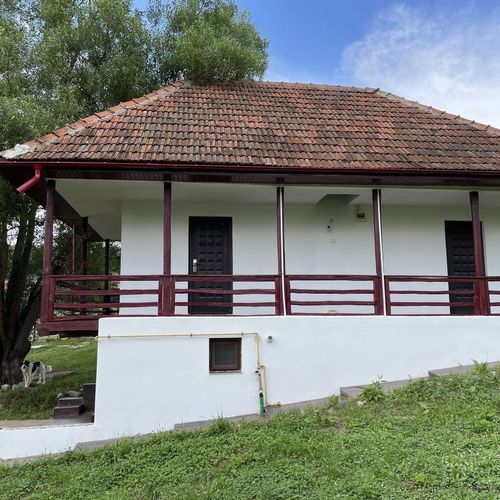 Casa de sub Salcie Curtea de Argeș
