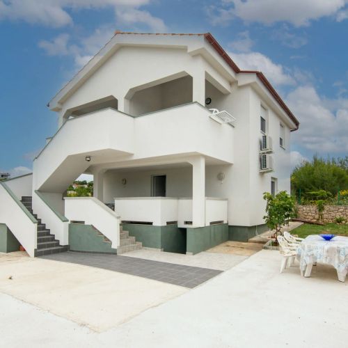 Apartments Cupic Vir