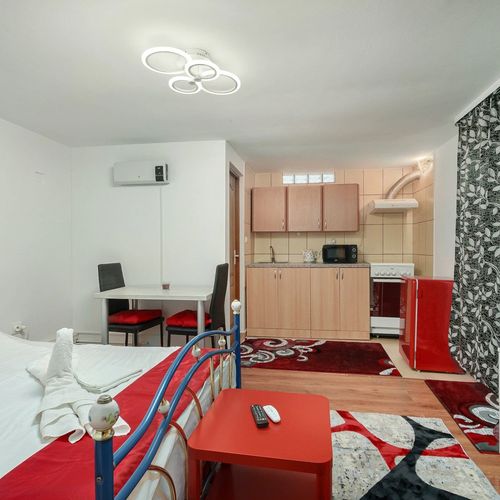 Stone Gate Apartment #3 București