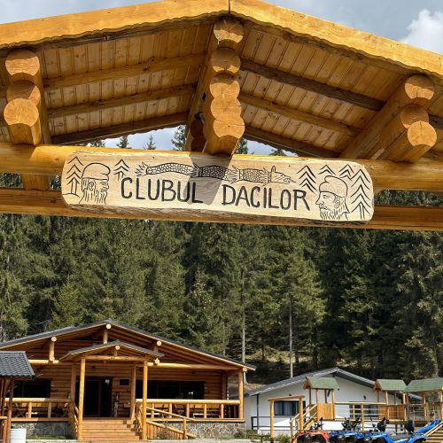 Căsuțe de Tip Camping Clubul Dacilor Comandău