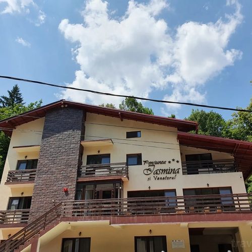 Pensiunea Iasmina și Vânătorul Căciulata