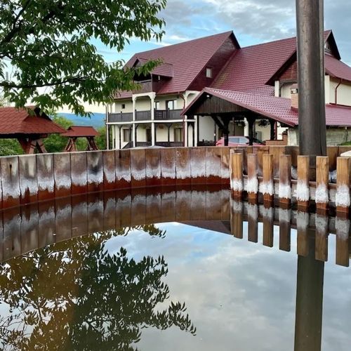 Conacul Lupilor Sat-Șugatag