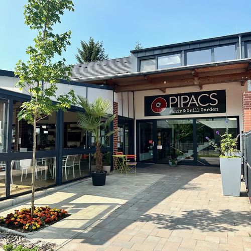 Pipacs Panír & Grill Garden Vendégház Győrújbarát