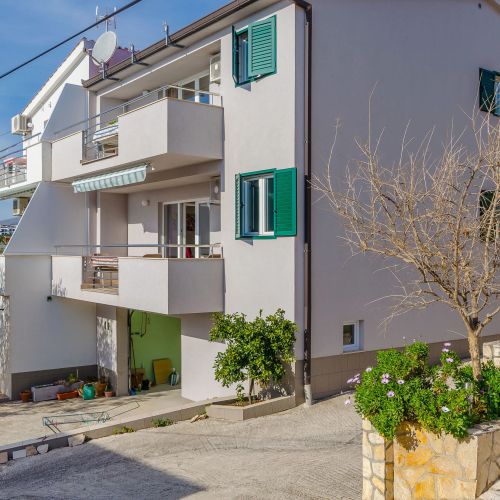 Apartments Modric Okrug Gornji