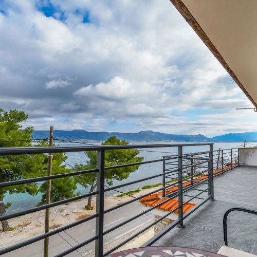 Apartment Nela Arbanija