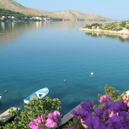 Apartments Mala kuća kraj mora Grebastica