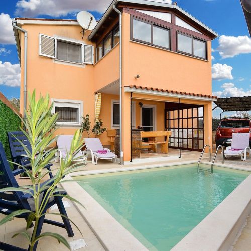Family-friendly Apartments With Swimming Pool Fažana - 20792