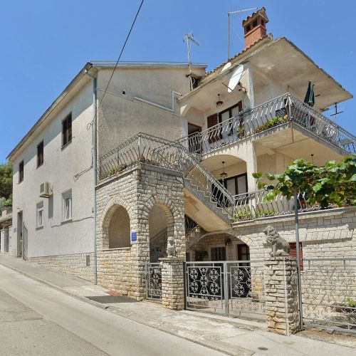 Apartments With Parking Space Pula - 20815