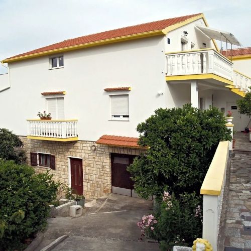 Apartments With Parking Space Preko, Ugljan - 20853 Preko