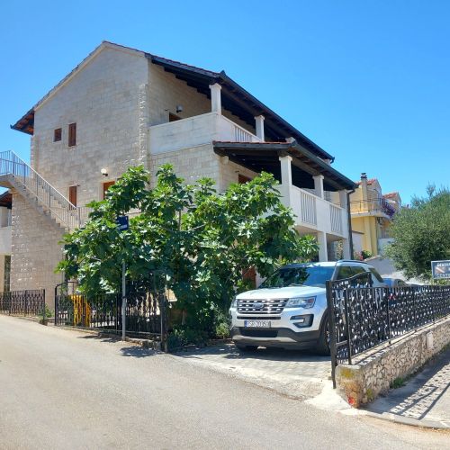 Apartments With Parking Space Supetar, Brač - 21110 Supetar