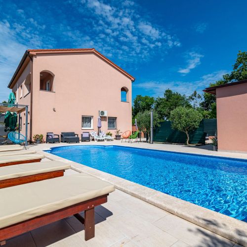 Family-friendly Apartments With Swimming Pool Pula - 21314