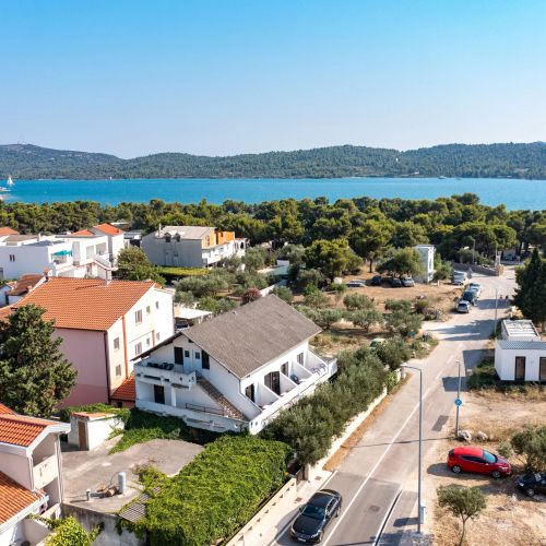 Apartments And Rooms With Parking Space Pirovac, Šibenik - 21487 Pirovac