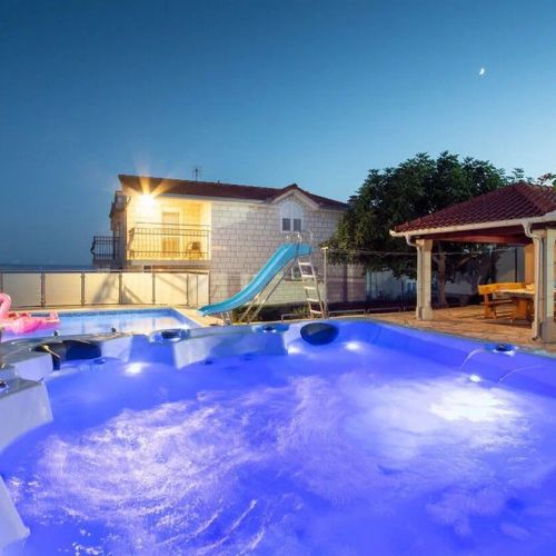 Family-friendly Apartments With Swimming Pool Stobreč, Split - 21990 Stobreč