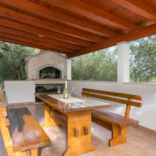 Holiday House With A Parking Space Mirca, Brač - 22257 Mirca