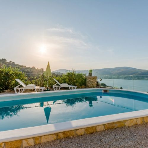 Family-friendly Apartments With Swimming Pool Mastrinka, Čiovo - 22372 Mastrinka