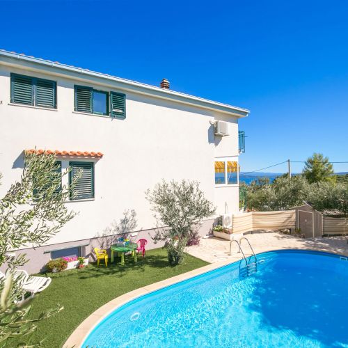 Apartmanok Családok Részére Medencével Kastel Novi, Kastela - 22569 Kaštel Novi